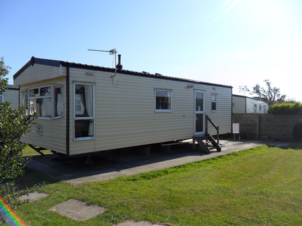 static caravan lakeside holiday park, Burnhamonsea, pool, Entertainment, fishing United