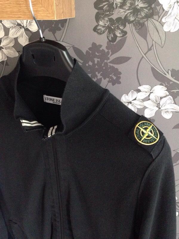Stone island shoulder badge jumper Buy, sale and trade ads