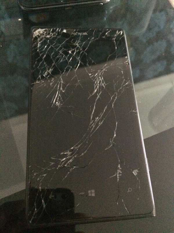 Разбито стекло nokia lumia 1020