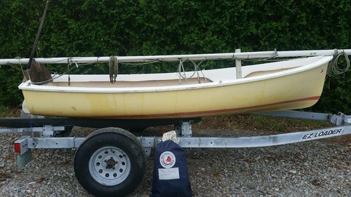 O'Day 12 foot Widgeon sailboat complete with mast and sails - Ready to sail