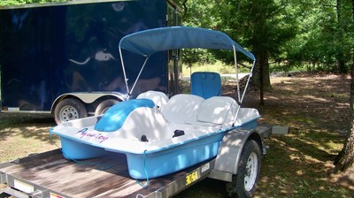 Aquatoy 5man paddle boat. electic motor mount. spurt maintained. no leaks