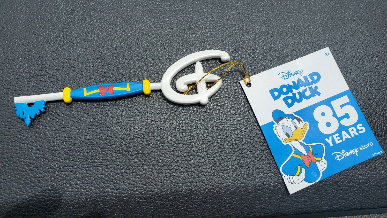 Donald Duck 85th Anniversary Years Disney Store Limited Edition Celebration Key