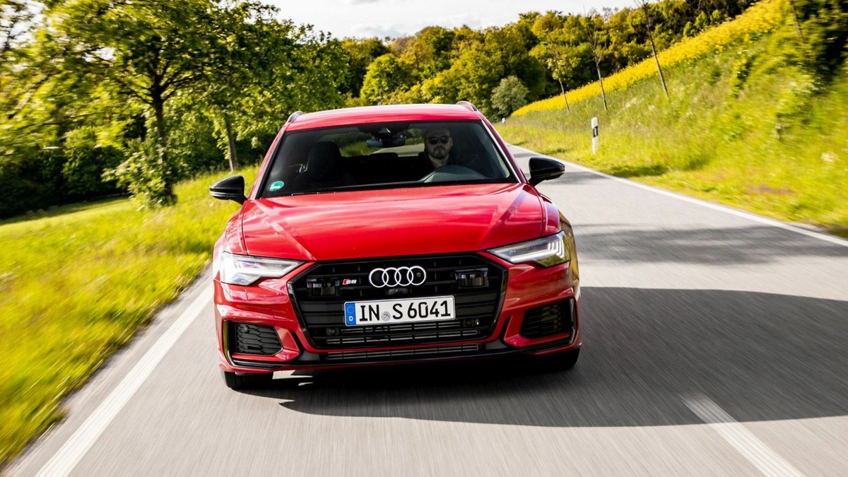Der Audi S6 verliert zum Modellwechsel auf Generation C8 rund 100 PS. Mit seinem neuen Dieselmotor fährt er aber kaum langsamer