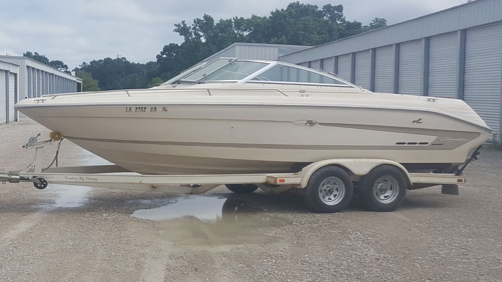 Sea ray pleasure boat 22.5 ft