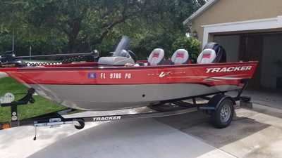 2014 Tracker Pro v-16 sc 60HP motor Excellent condition low hours boat