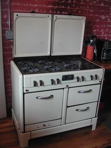 5.0 CU. FT. GAS RANGE WITH SELF-CLEANING OVEN IN BLACK