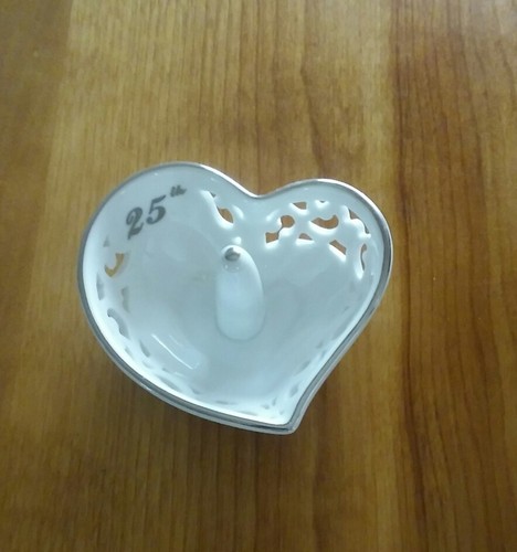 NIB Roman Inc. 25th Anniversary Pierced Porcelain Heart Shaped Ring Holder 4