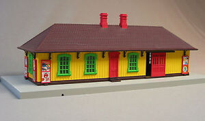 MTH-RAIL-KING-M-MS-COUNTRY-PASSENGER-STATION-o-gauge-train-building-30 