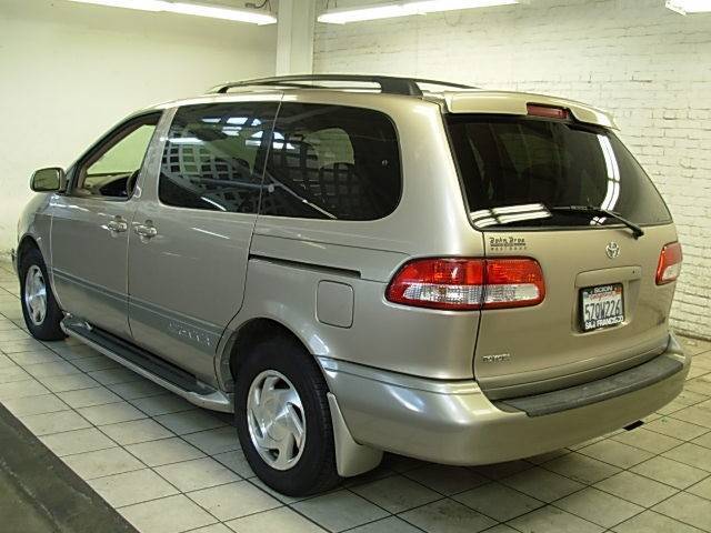 Image 1 of LE Minivan 3.0L CD Front…
