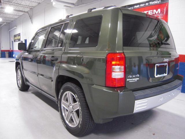 Image 1 of 4X4 4dr Limi SUV 2.4L…