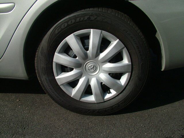 Image 4 of 2004 Hyundai Elantra…