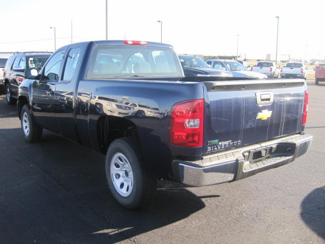 Image 2 of 2WD Ext Cab New 4.8L…
