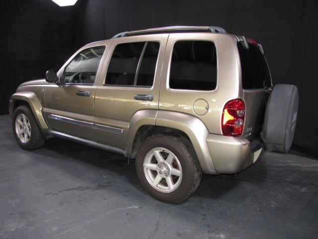 Image 3 of 4X4 4dr Limi SUV 3.7L…
