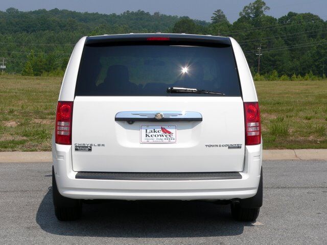 Image 3 of New Chrysler Town and…