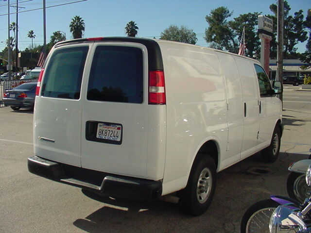 Image 2 of 2009 CHEV EXPRESS CARGO…