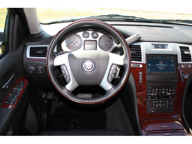 Image 3 of Luxury New SUV 6.2L…