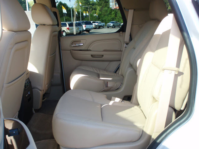 Image 7 of Luxury New SUV 6.2L…