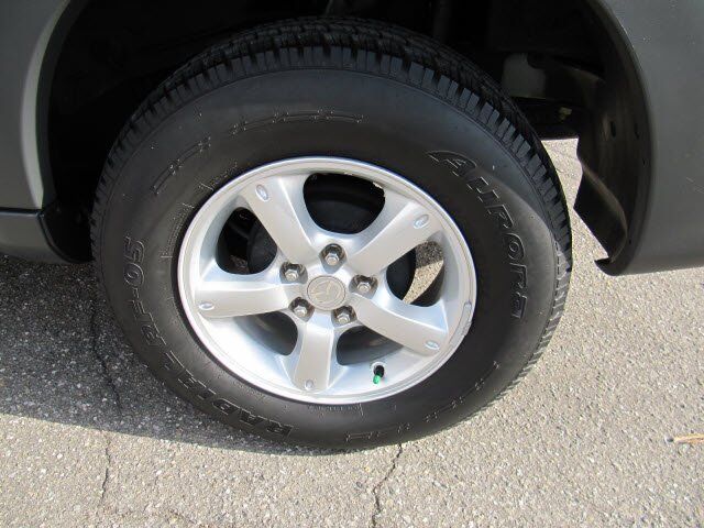 Image 6 of i SUV 2.3L CD 4X4 Tires…