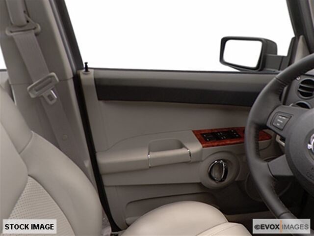 Image 8 of Limited SUV 4.7L Sunroof…