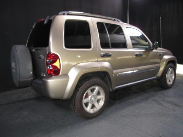 Image 8 of 4X4 4dr Limi SUV 3.7L…