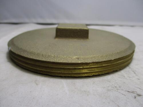 LEE 4/" Brass Raised Nut Clean-Out Cover 25-628