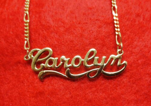 Or 14KT EP 2 mm Figaro Bracelet ou collier avec Carolyn nom Charme Pendentif