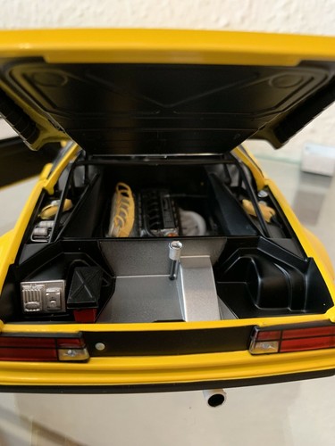 Bmw m1 Procar Plain body en amarillo 1979 escala 1:18 de Minichamps nuevo y en su embalaje original