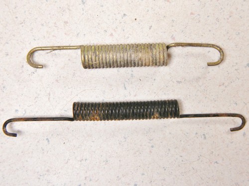 84 HONDA TRX200 FRONT BRAKE PAD//SHOE SPRING