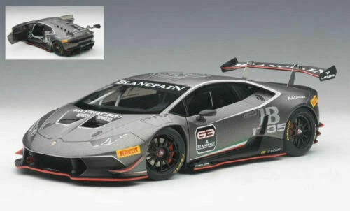 Coches deportivos y turismos de automodelismo y aeromodelismo grises de escala 1:18