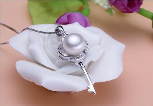 CHARMING 10-11MM SOUTH SEA GENUINE WHITE PEARL KEY PENDANT SILVER CHAIN 18 INCH
