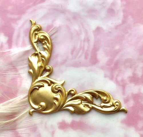 Scroll CORNER Stampings ~ Ornament Finding BRASS 2 Pieces C-1104 