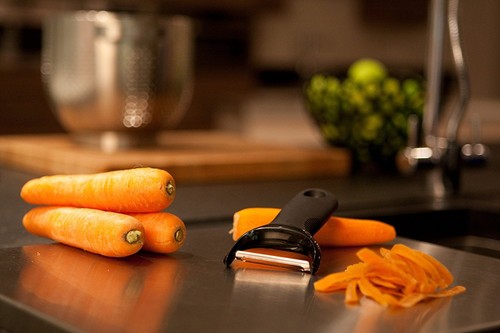 Z OXO Good Grips Y Peeler