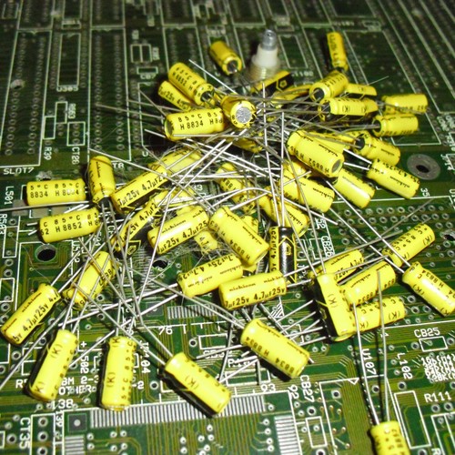 Nichicon 4.7uF 25V 10/% series UKB electrolytic capacitors FREE SHIPPING