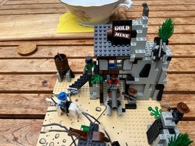 LEGO Ref 6761 Western Bandit's Secret Hide-Out Set - 100% Complete