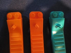 5 LEGO Service Packs Brick Separators - 4 orange, one turquoise