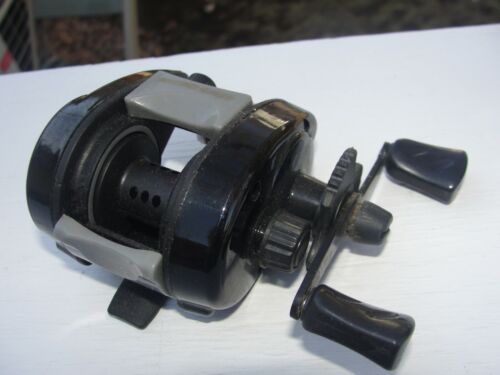 Pair of HT Micro Cast Bait Cast Reels