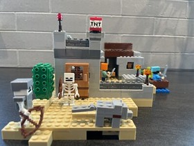 LEGO Minecraft 21121 The Desert Outpost complete with minifigures & manual.