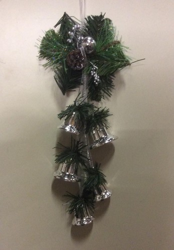 Nouveau 5pc Silver Bell cluster Pendaison Décoration de Noël superbe valeur!