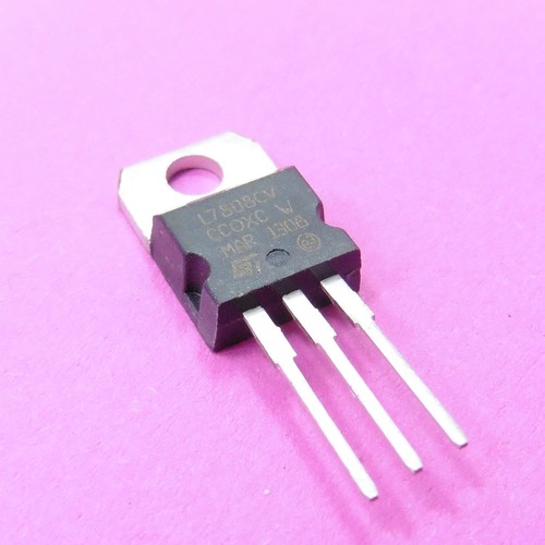 L7808CV Regolatore di tensione lineare 7808 fissa positivo 8 V 1.5 A TO-220