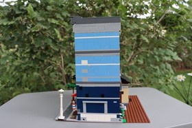LEGO® Creator Expert 10246 Detective’s Office 100% Complete With Instructions