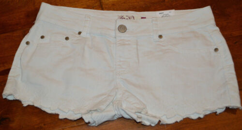 Women's SO White Denim Shorties Embroidered Scalloped Hem Shorts Sz 5 11 17 7 