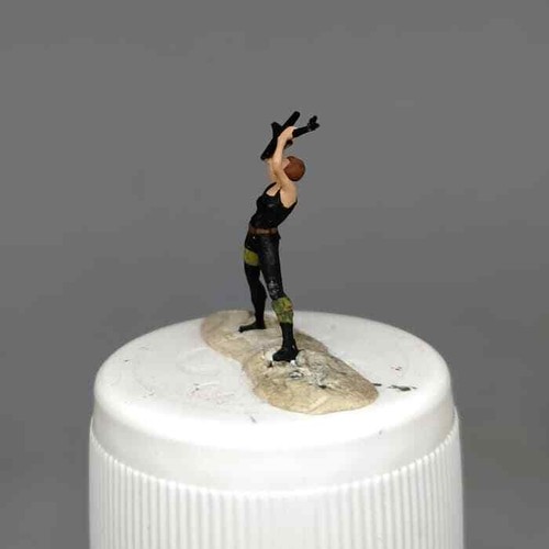 DAME ROCKER GITARRISTIN HO 1:87 1//87 MINIATURFIGUR NICHT PREISER