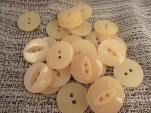 11 MM ou 19 mm Ivoire Fisheye Hemline Boutons 2 Trous Sew On Packs de 10 20 ou 50
