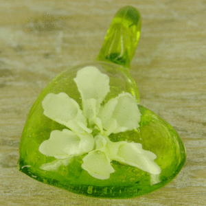 Ciondolo di vetro verde cuore gioielli fatti a mano G781