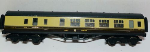 81A OO Gauge coaches wagons various
