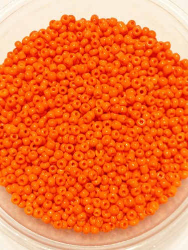 50g perles de rocailles en verre Orange Opaque environ 2mm taille 11//0