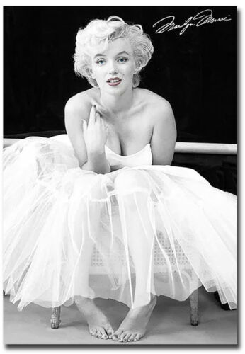 Marilyn Monroe Ballerina Fridge Magnet Collectible Size 2.5/"x 3.5/"
