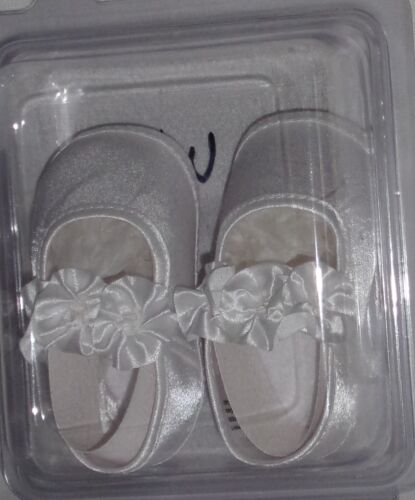 BNIB BABY/INFANT BOYS AND GIRLS CHRISTENING/PARTY SHOES/BOOTIES INCS BIBS/SOCKS 