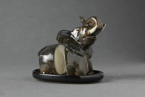 Xmas Closeout Porcelain Miniature Animal Elephant Salt  /& Pepper w//Tray #SAP1102