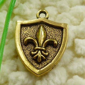Free-Ship-35-pieces-gold-plated-shield-charms-23x16mm-1071